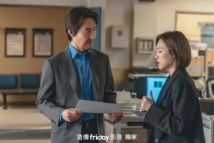 韓藝璃（右）劇中是韓石圭帶領的犯罪行為分析組組員。friDay影音提供
