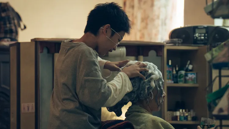 白潤音拍攝這場戲時太投入，不小心洗頭洗到白靈臉上。劇匯文創提供