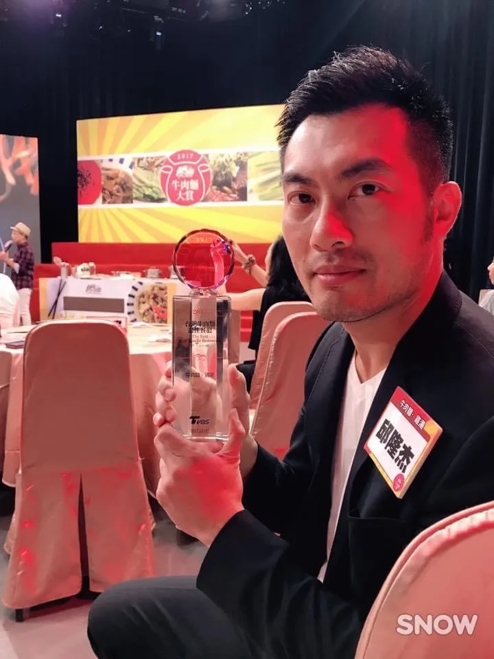 邱隆杰被爆是楊乃文的新對象。翻攝牛肉麵 雞湯臉書