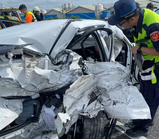 國1雲林段重大車禍！2車追撞釀1死4傷　北向車流一度回堵
