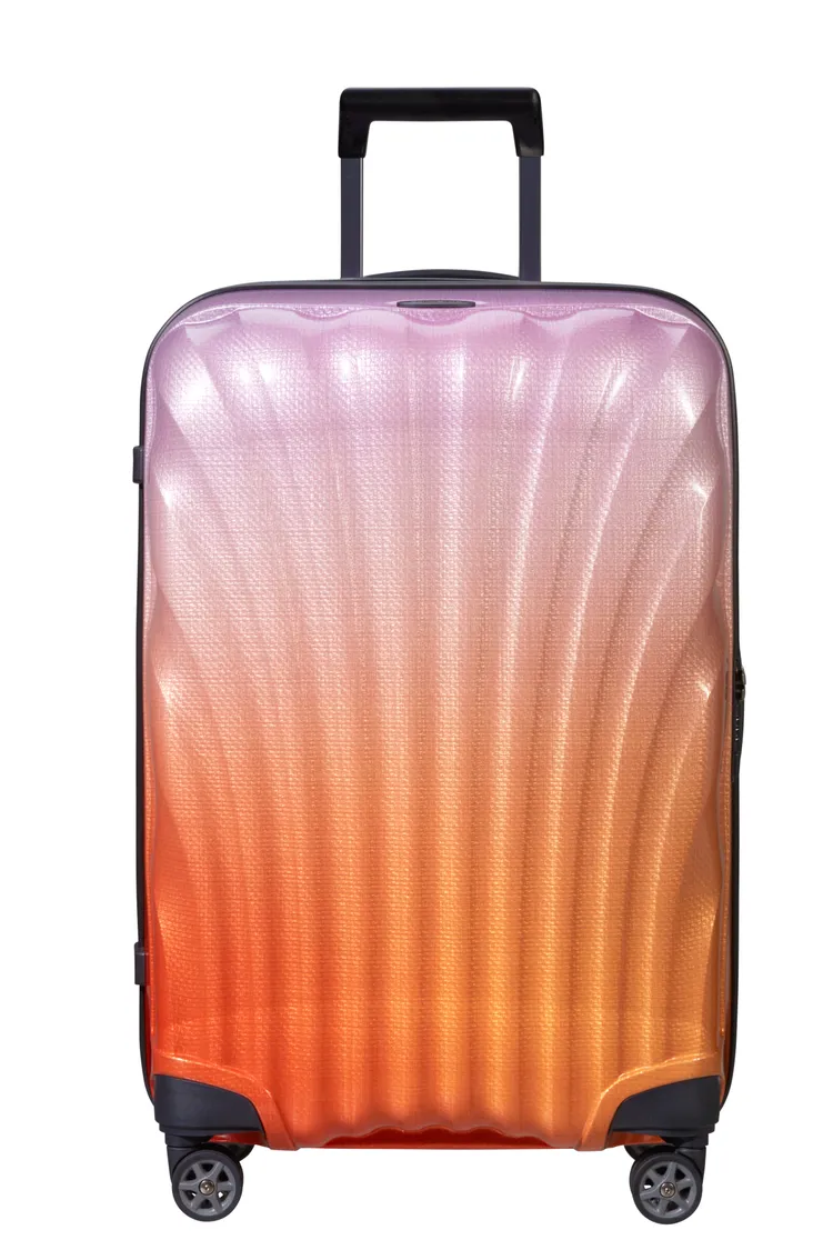 Samsonite C-LITE 55公分可擴充行李箱（20吋）／2萬800元、69公分四輪行李箱（25吋）／2萬4800元。品牌提供