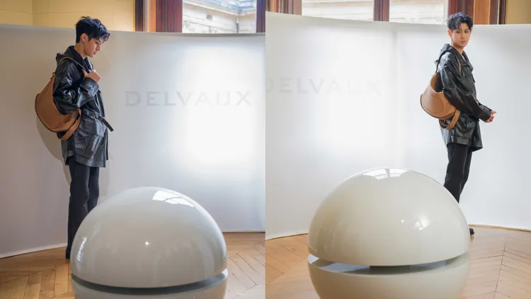 李玉璽以全黑穿搭搭配茶色Pin Swing XL手袋。品牌提供