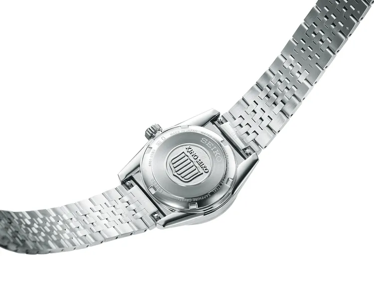 背蓋飾有與原創款相同的King Seiko標誌。品牌提供