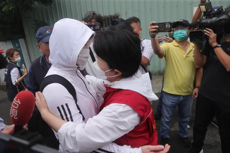 台中市長盧秀燕到場視察並慰問家屬。讀者提供