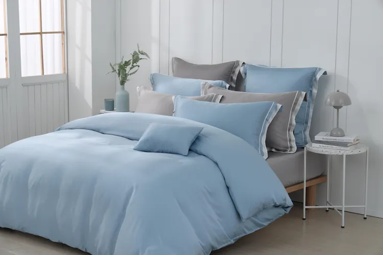 60支天絲素色兩用被五件組(兩用被四件組+午安枕含芯) 開幕優惠價5980元。業者提供