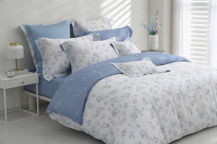 頂舒絲兩用被四件組-野果之夏開幕優惠價3980元。業者提供