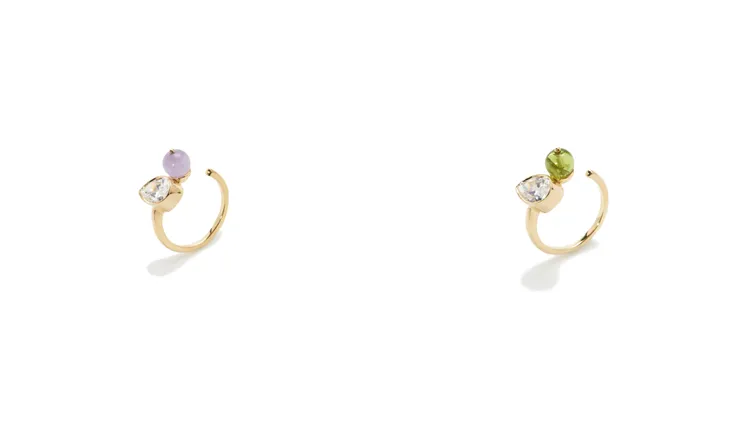 ARTISMI卉心紫鋰輝戒指（左）、卉心橄欖石戒指（右），各4500元。品牌提供