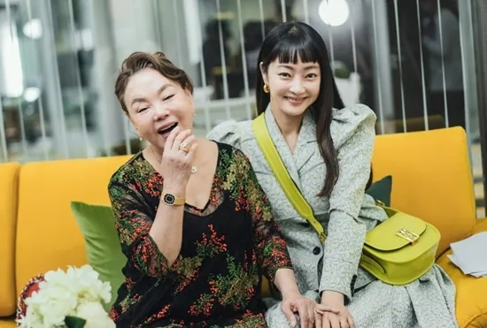 金守美（左）和徐孝琳因戲結緣，戲外變成婆媳。翻攝tvN