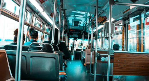 小三童搭錯車公司司機暖救援 給車資、女乘客陪等車感動全網