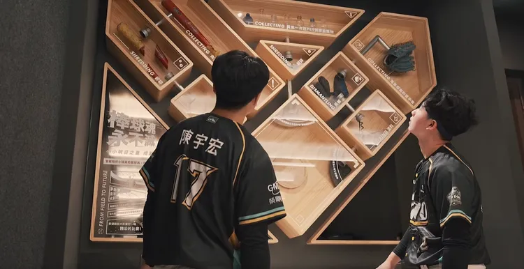 台北大巨蛋VIP包廂，曾邀請台鋼雄鷹TSG HAWKS選手們開箱。翻攝台北大巨蛋粉專