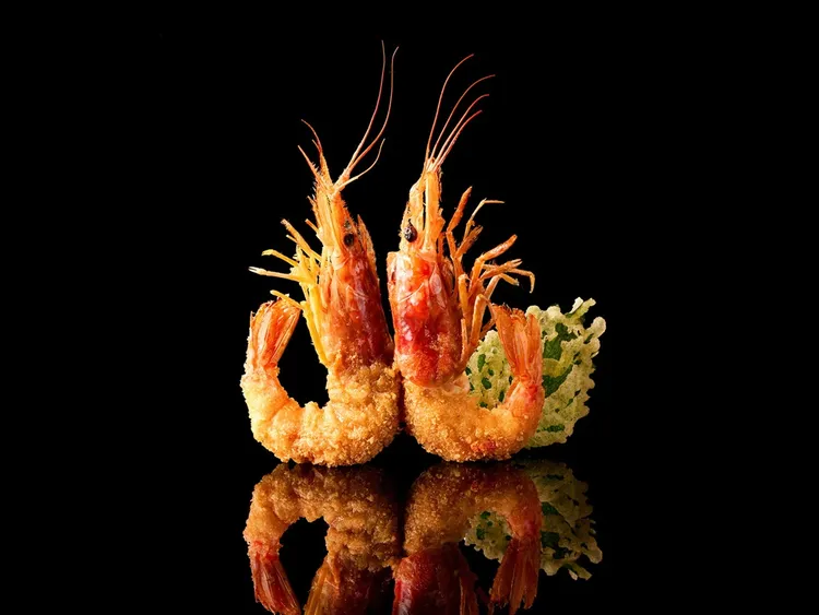 10/16至11月底，到全台「藝奇和牛岩板燒 日本料理」消費2客套餐，隨即招待「天使紅蝦佐柚子鹽」。業者提供