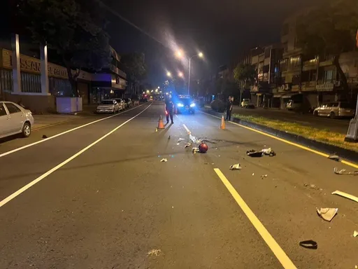 台中潭子死亡車禍!聯結車剛出公司撞機車 22歲男騎士重創滿地血 送醫不治
