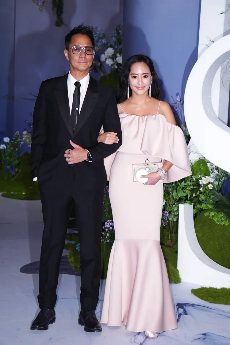 關穎手上的小酒壺成最潮配件。彭欣偉攝