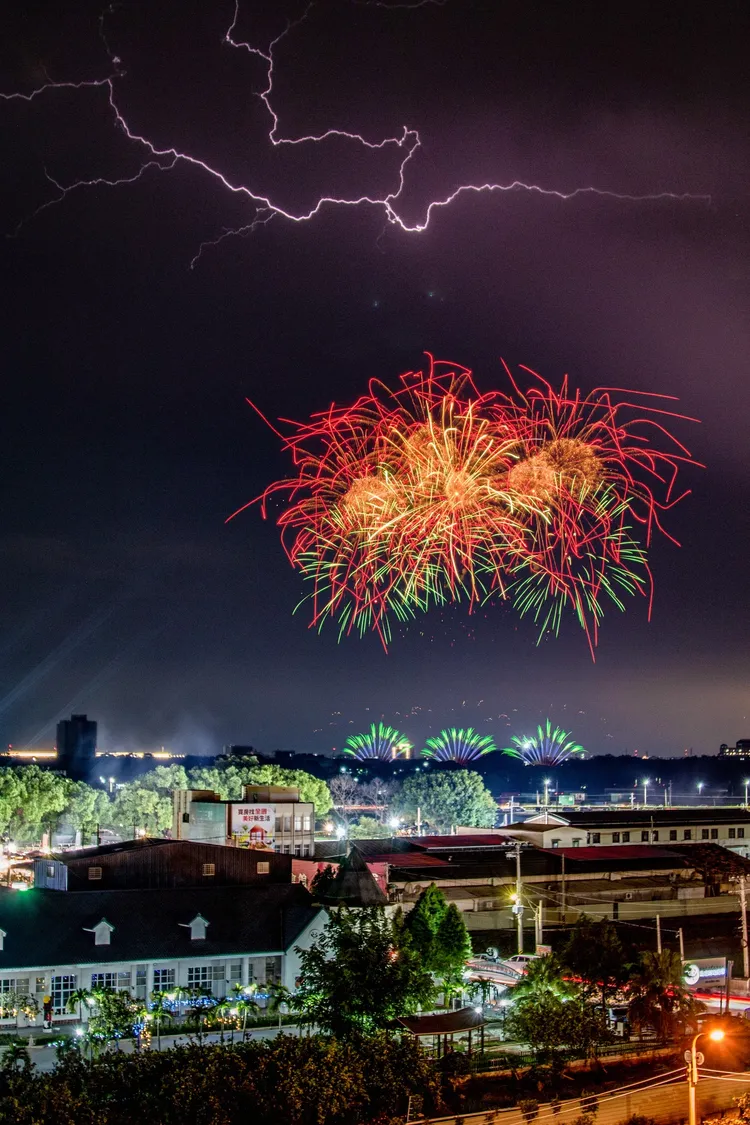 國慶煙火試放攝影徵件得獎作品。張麗善臉書