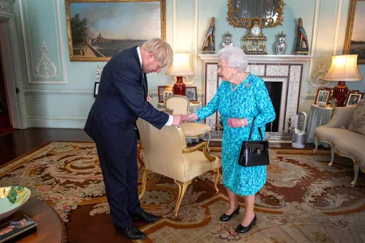 前首相强生打破惯例公布英女王死因 遭批出卖「国家机密」