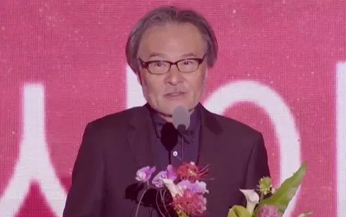 黑澤清獲頒年度亞洲電影人獎。翻攝naver tv