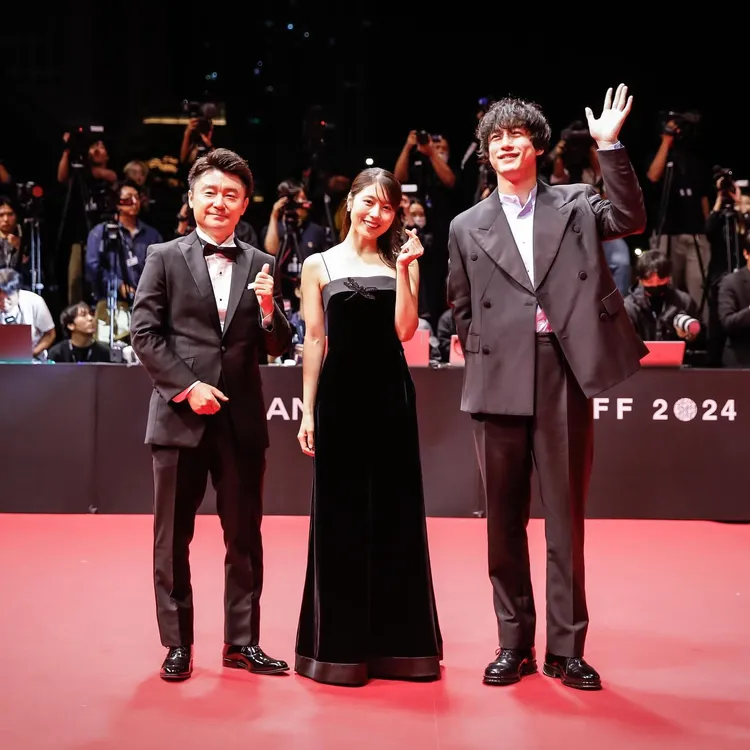 《再見的延續》導演黒崎博（左起）、有村架純、坂口健太郎。翻攝Netflixjp