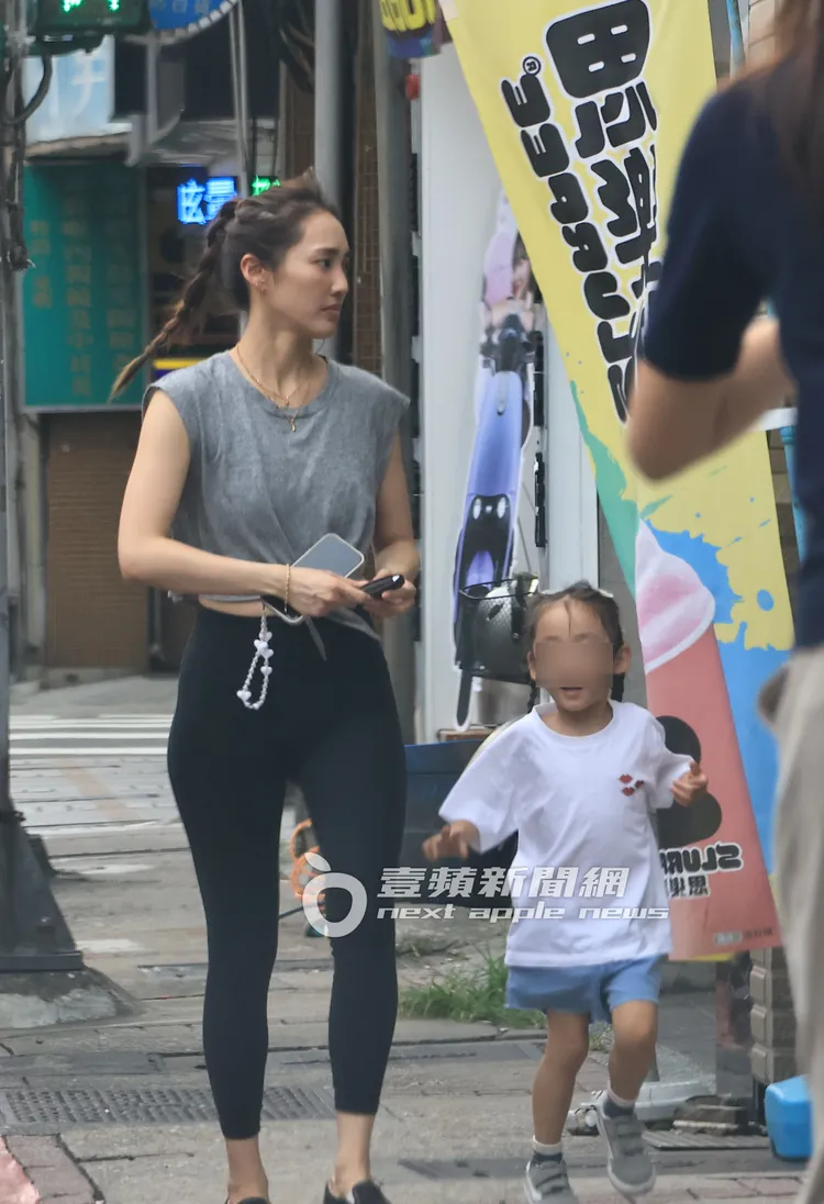 母女倆準備去接哥哥。特勤中心攝