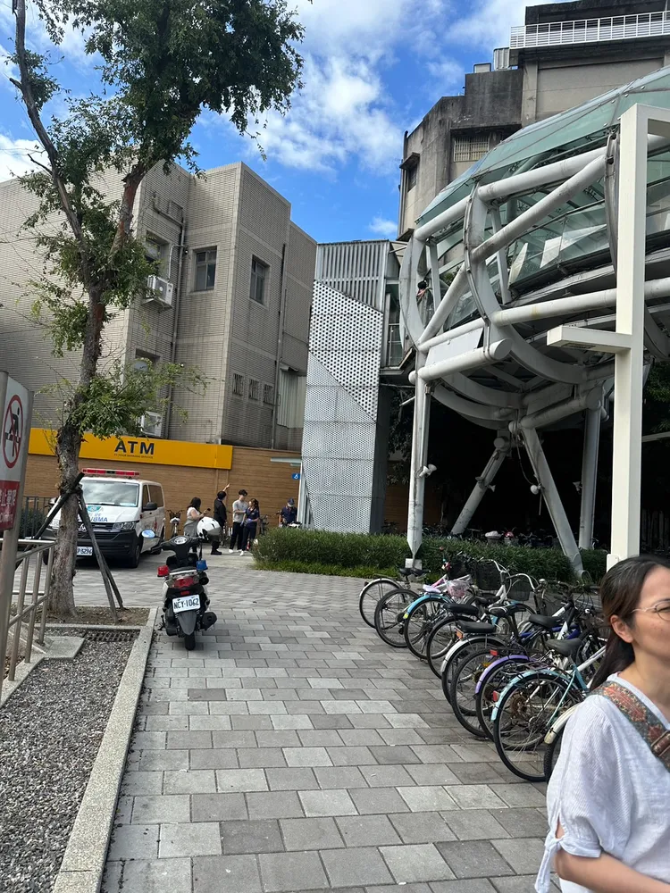 故障電梯外觀。翻攝畫面