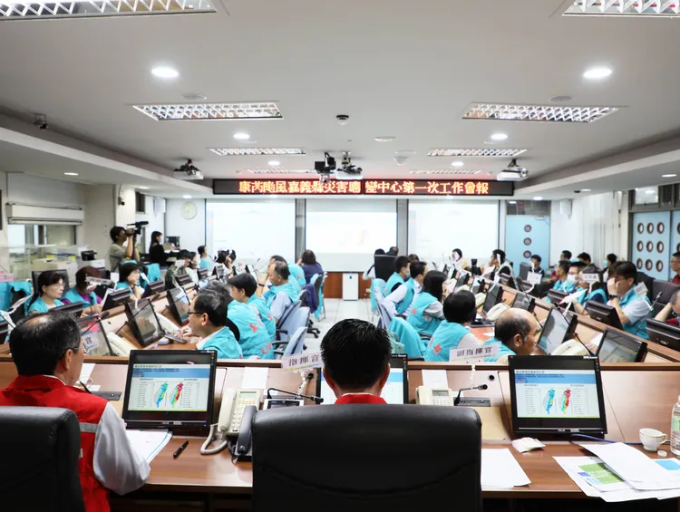 嘉義縣召開康芮颱風災害應變中心第一次工作會報。嘉縣府提供