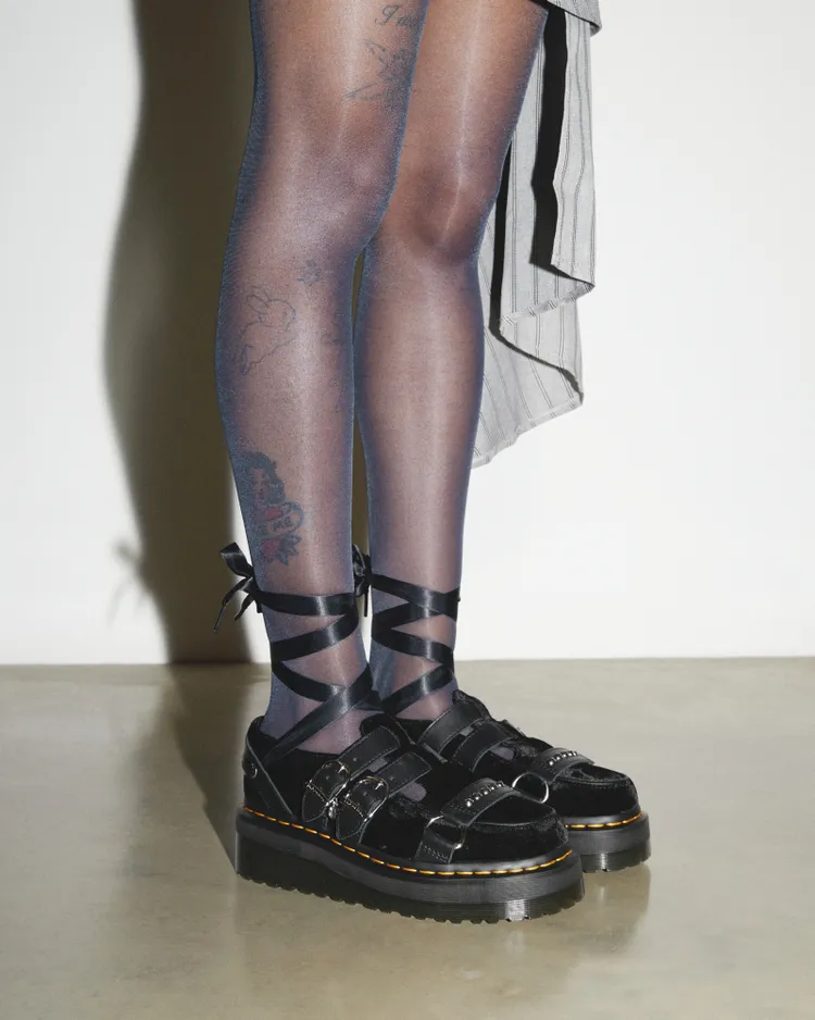 Ramsey Quad厚底鞋以繞踝綁帶凸顯出歌德蘿莉氣息。品牌提供