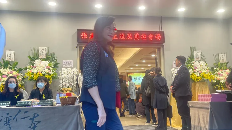 張友驊告別式，台北市議員秦慧珠現身致哀。記者李俊毅攝