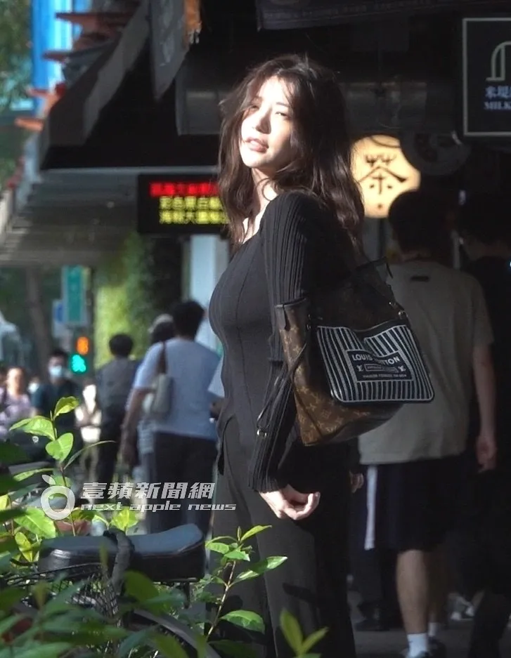 郭雪芙展現入圍金鐘的專業，輕鬆揮灑嫵媚。特勤中心攝