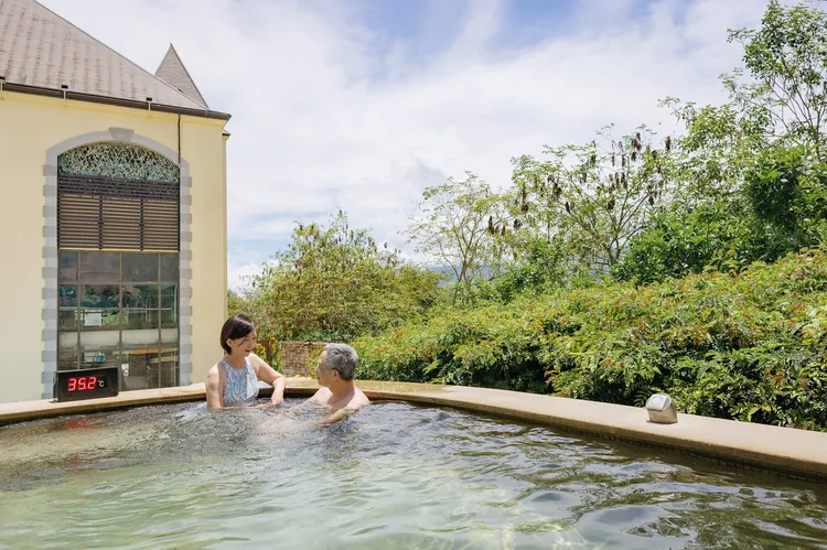 館內金色水樂園佔地2300坪，有露天風呂、冷熱水池等設施。瑞穗天合提供
