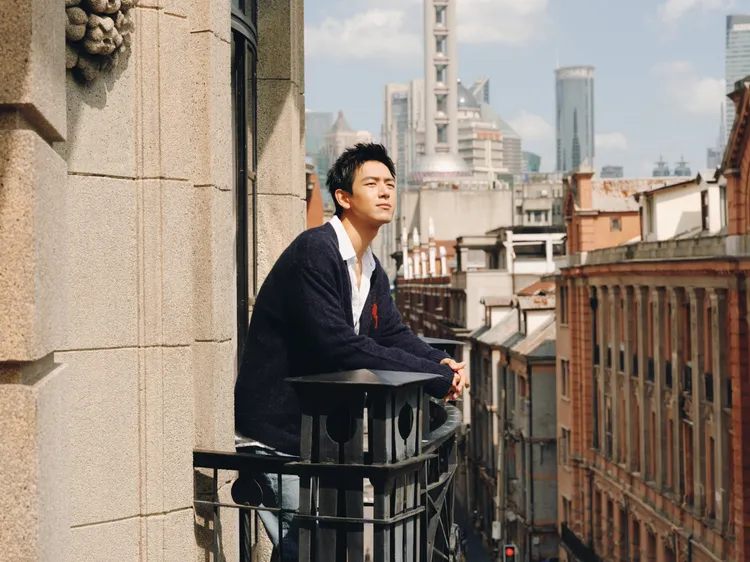 李現拍攝A&F 2024秋冬形象片。品牌提供