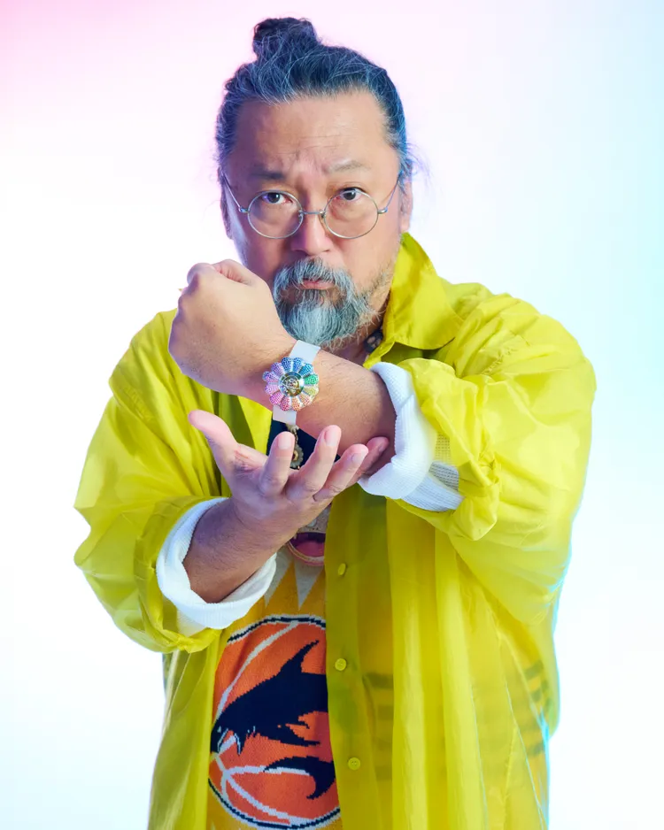 當代藝術大師村上隆為與宇舶合作的MP-15村上隆陀飛輪藍寶石彩虹腕錶拍攝形象照。品牌提供