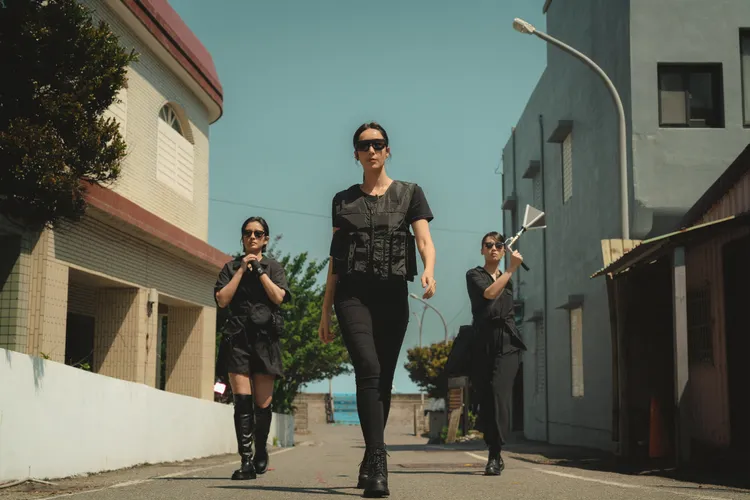 《太太太厲害》正式定檔，由周采詩（左起）、隋棠、曾沛慈主演。鹿路電影提供