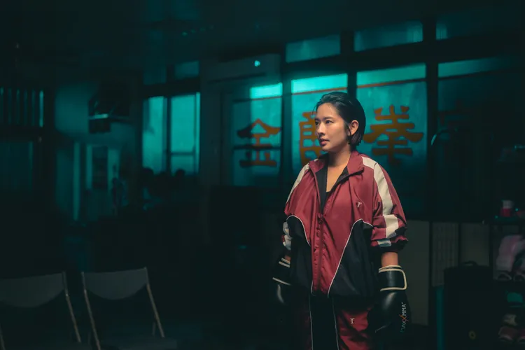 周采詩在影集《太太太厲害》裡演出拳霸尋山員。鹿路電影提供