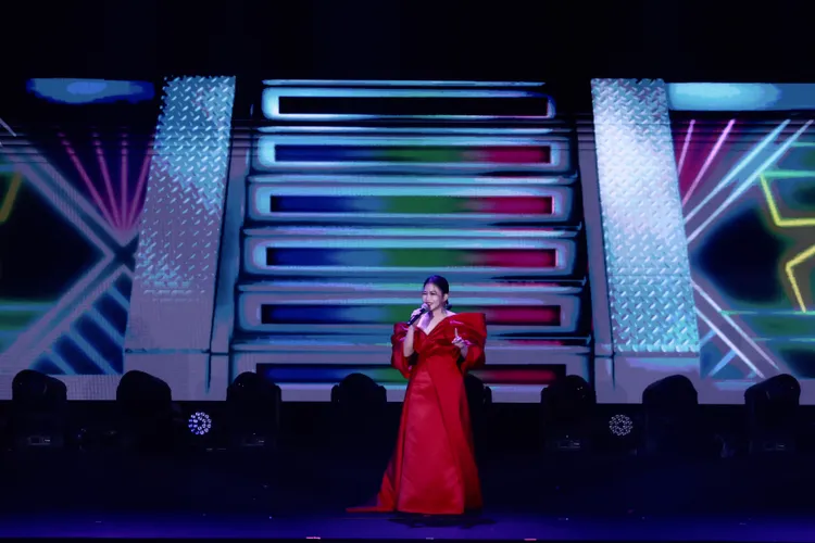 台語女歌手黃妃與嗩吶演奏家林子由合作演出「追追追」。彭欣偉攝