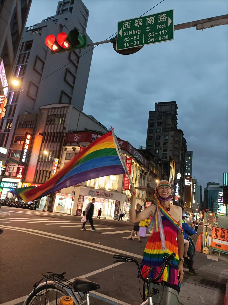 北市圖總館邀同志運動先驅祁家威辦講座。翻攝臉書祁家威