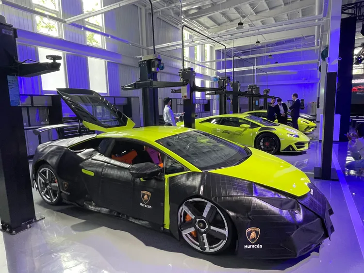 Lamborghini Taipei服務中心精心打造尊榮氛圍，由原廠認證之專業工程師提供服務。林浩昇攝