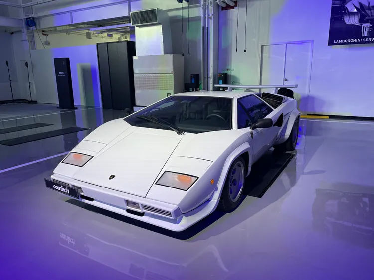 Lamborghini Taipei全新內湖服務中心現場，也特地安排景點Countach超跑共襄盛舉。林浩昇攝