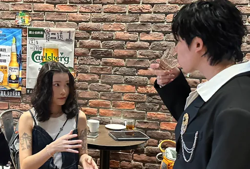 饒舌新人竟餐飲小開第二代 超正刺青女友顏值曝光