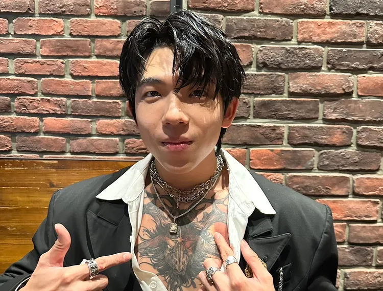 PIZZALI胸前的刺青是女友的作品。林丞偉攝