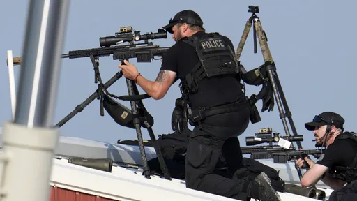 制敵機先!川普加州造勢 警方宣布逮捕附近持槍男性