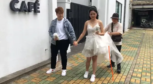 颱風天台南街頭拍婚紗引側目　這對新人笑笑：特別的體驗