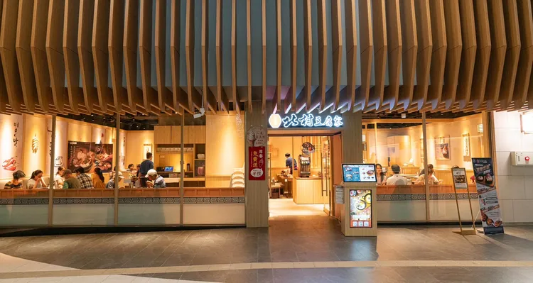 B2花園綠廊陸續開出各式餐飲包含中式、韓式、港式、日式等。遠東SOGO提供