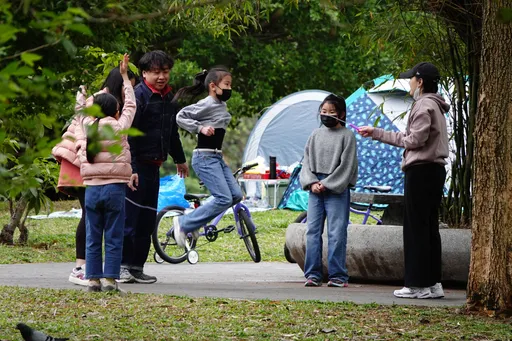 下週東北季風來！今晨17.6°C　「3地」週末起變天有雨