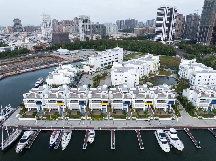 位於安平港的亞果遊艇集團會所。