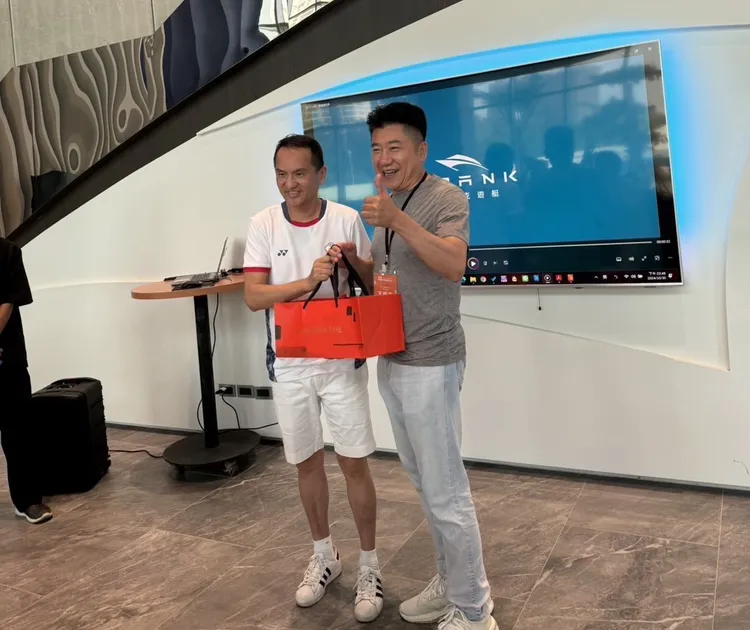 常如山（左）與台北代銷公會理事長王明正（右）。