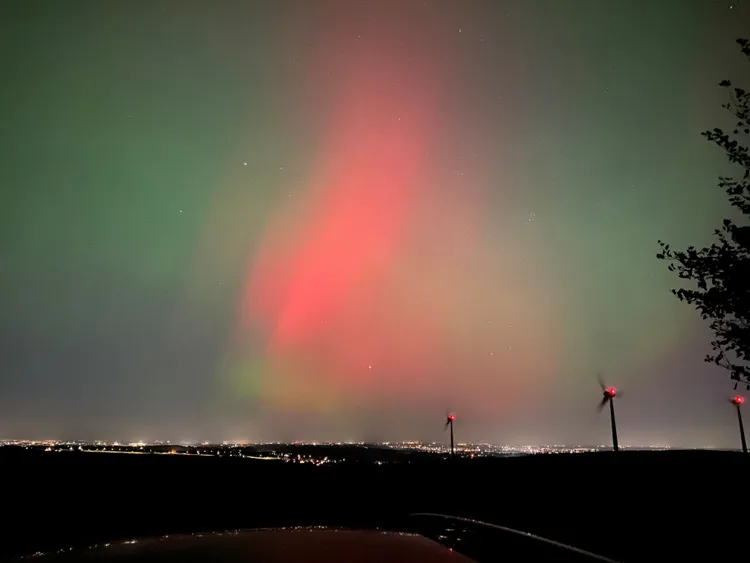 英國上空的極光。路透