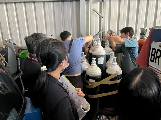 搜索曝光!無良公司賣工業氧氣混充醫用牟暴利 共查獲74瓶問題氣體
