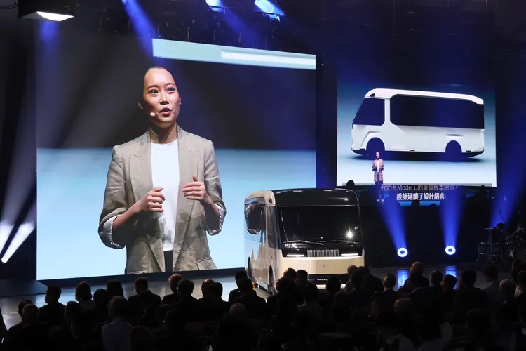 2024 鴻海科技日開幕 Model U。莊宗達攝