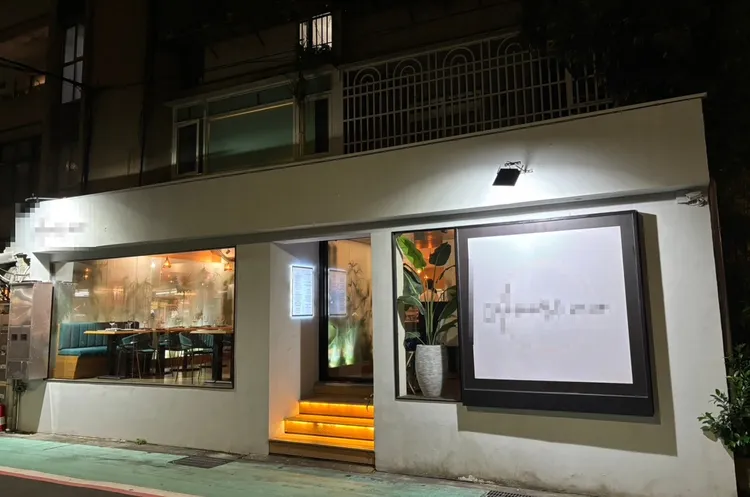 義大利通緝犯奧納德已被移民署傳喚到案，並要求限期離境。其原先開的西班牙餐酒館現址變成另一家義大利餐酒館。江孟謙攝