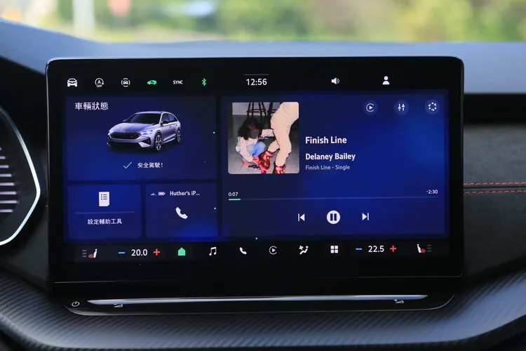 13吋中央觸控螢幕支援繁體中文顯示，除了使用邏輯更為清晰就手，也提供個人化直覺快捷操作。林浩昇攝