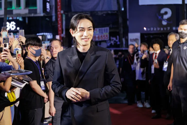 町田啓太去年來台打片，看到500名粉絲擠爆首映現場笑得開心。車庫娛樂提供